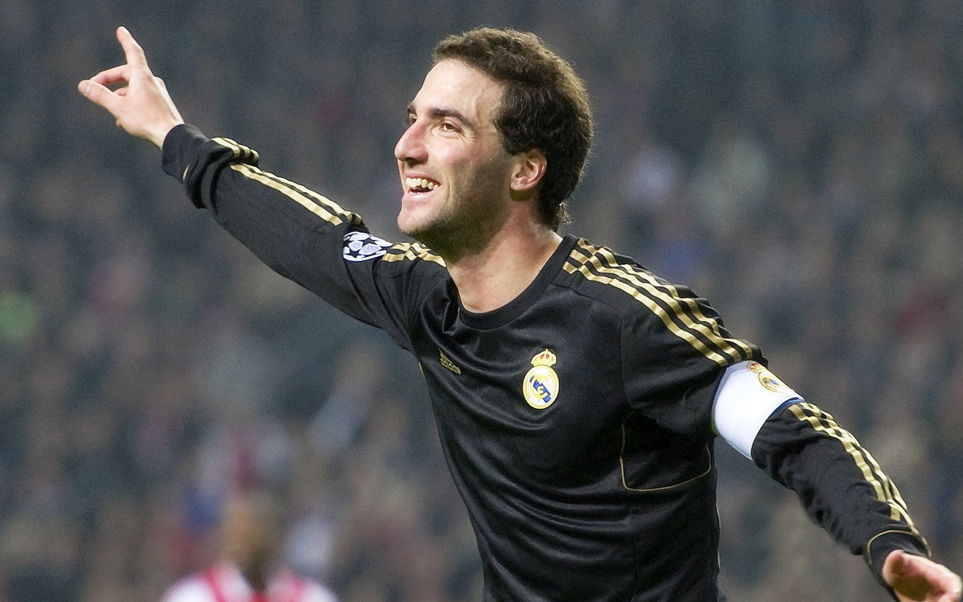 《电竞志愿者：幕后英雄的故事》，电竞人物志theshy