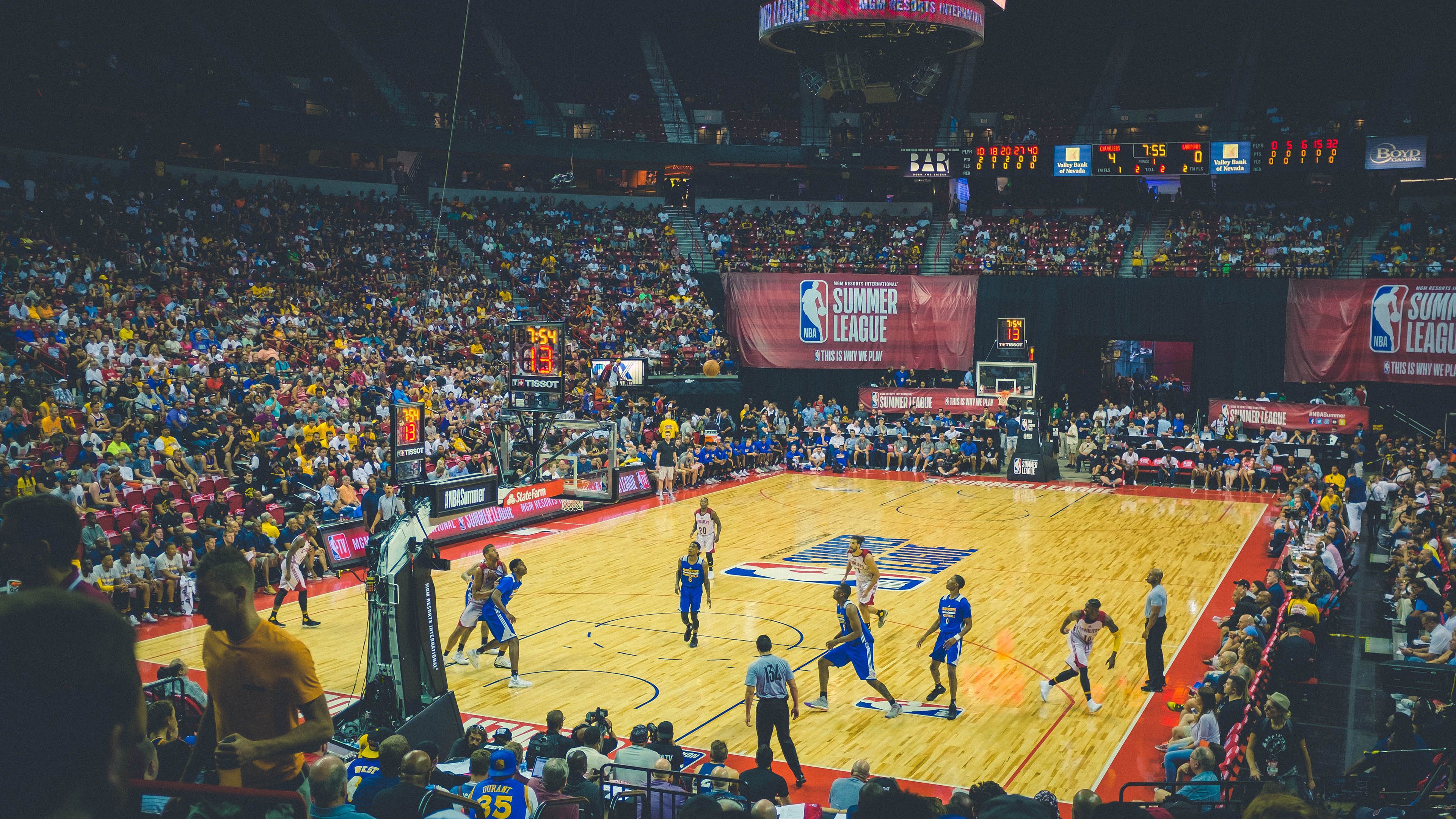 开云体育平台-球迷投票：你心中年度最棒的比赛瞬间是哪一刻？，球迷投票nba历史最佳